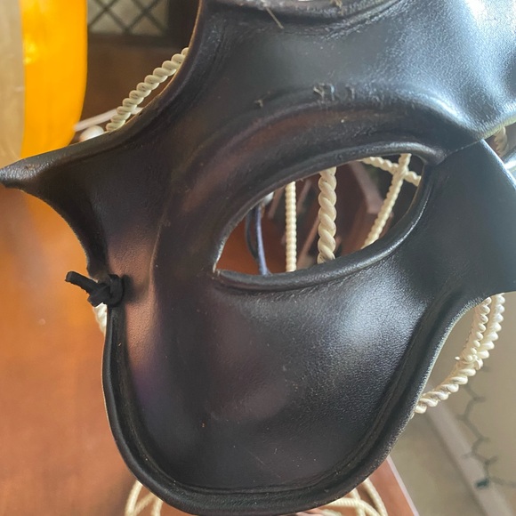 Black Leather Mask signed man or woman - Picture 1 of 3
